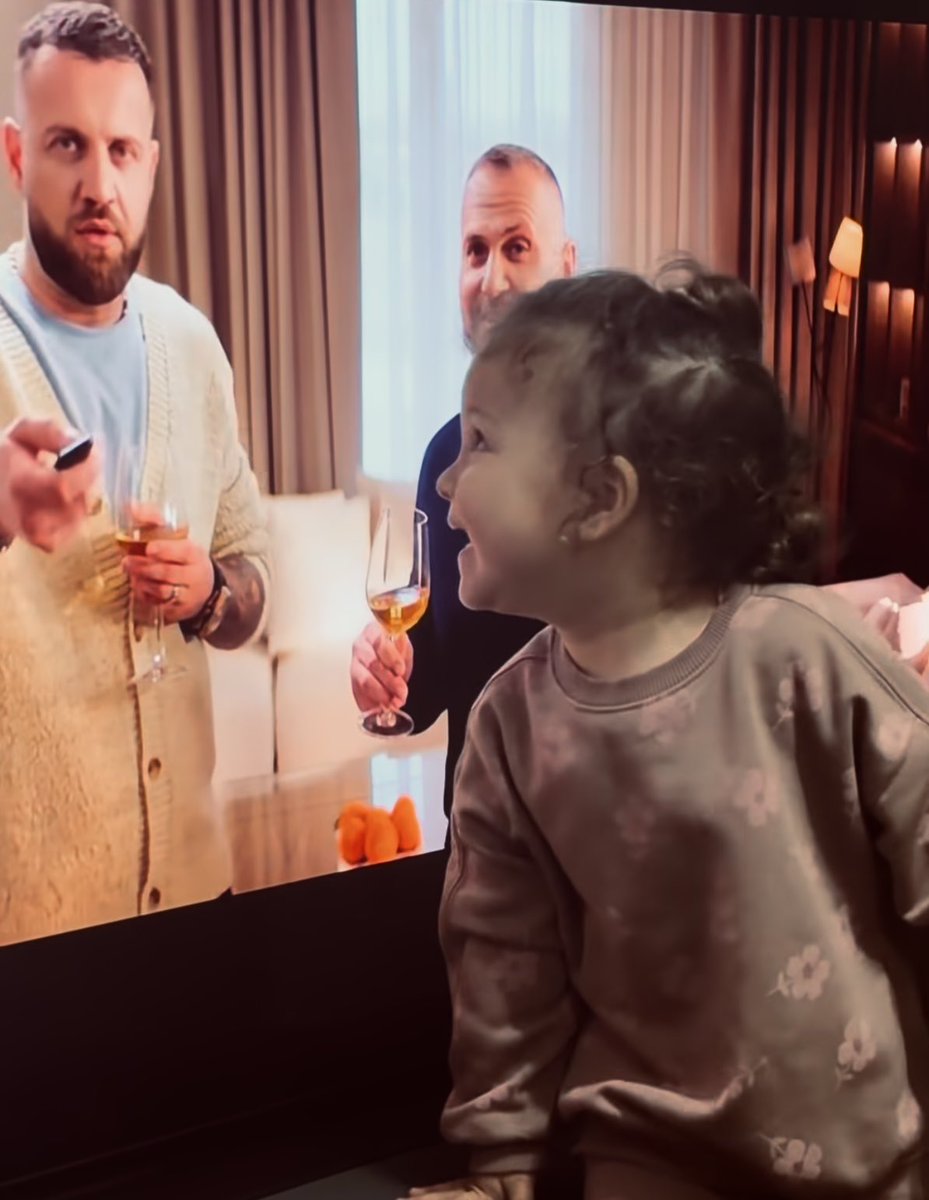 Ja ha synin, si e shikon Bain🎀🥹