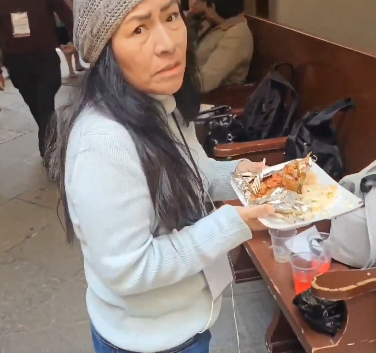 Les llama paleros pero ahí estaba presente <a href="/rynram/">Reyna Haydee Ramírez</a> en el Encuentro de Medios Alternativos, entrándole al Mixiote en el desayuno que ofrecieron y que tanto criticó y se burlo hace unos años.