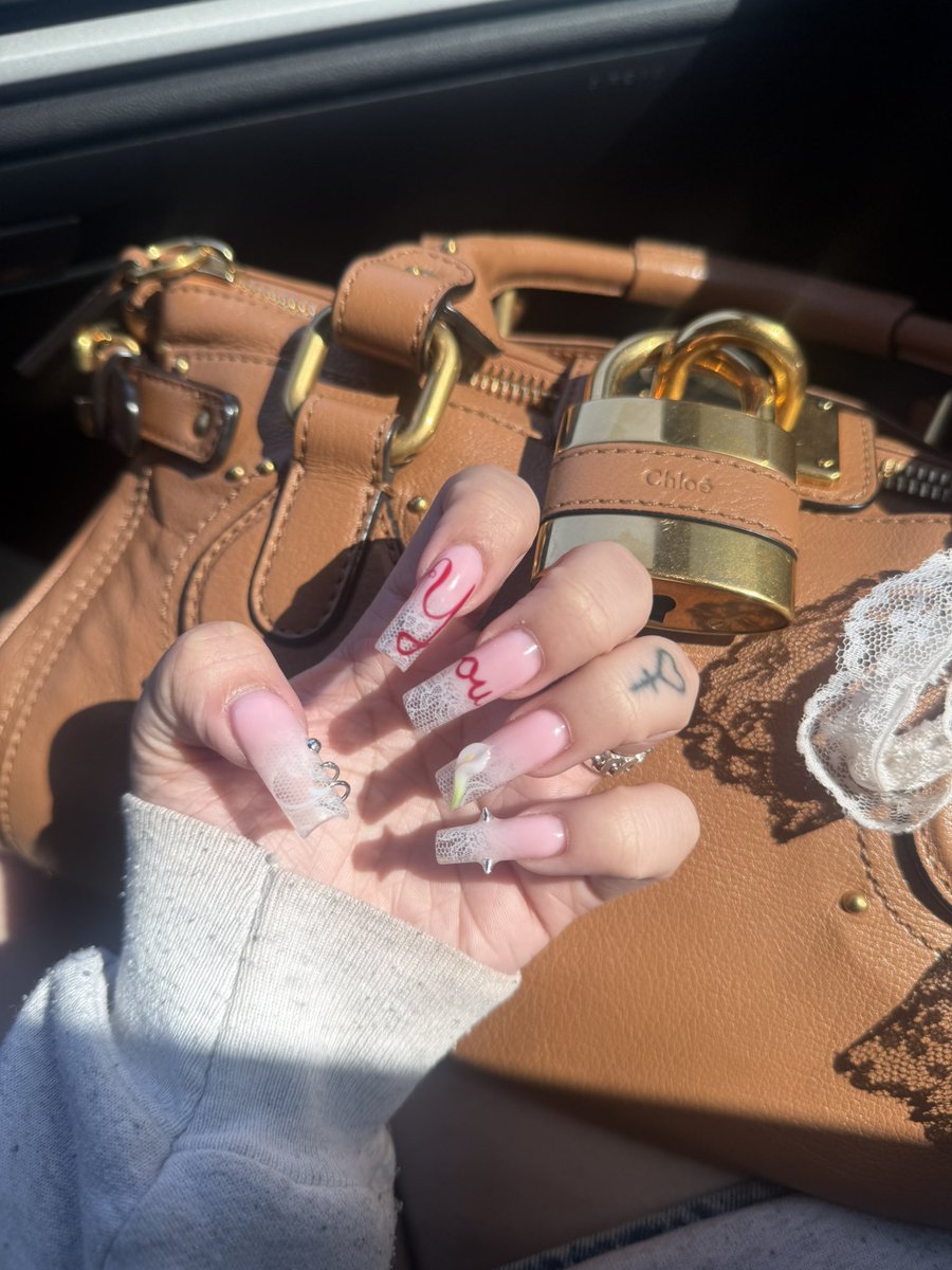 britt 🐇 tweet media