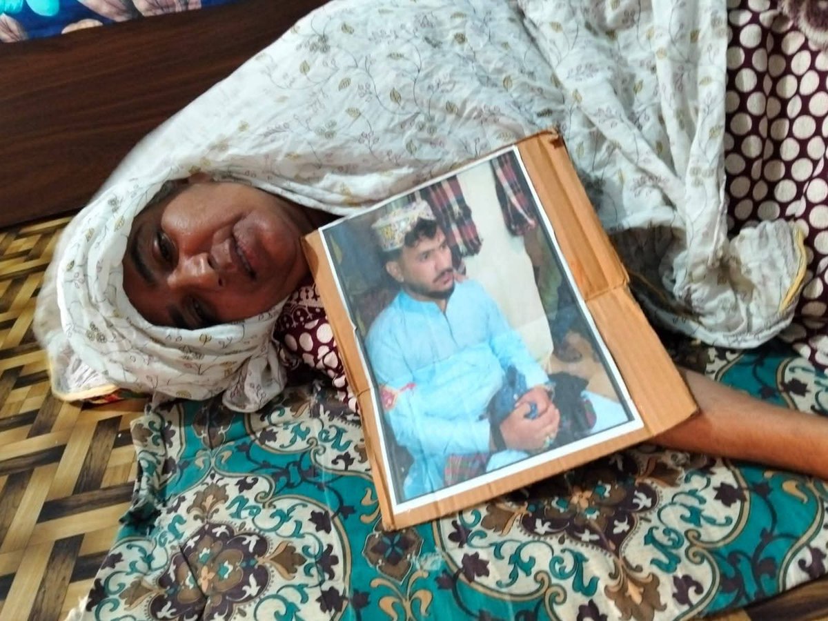 Bakhtiar1405's tweet photo. جبری طور پر لاپتہ بیٹے کے انتظار میں تڑپتی ماں

سرفراز بلوچ کو ریاستی سیکورٹی فورسز نے 6 فروری 2025 کو جبری طور پر لاپتہ کیا تھا۔

#SaveBalochStudents 
#EndEnforcedDisappearnces 
#ReleaseBalochMissingPersons https://t.co/U7uyCRumkD