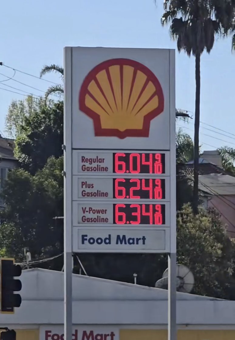 Blonde and Tall 🇺🇸🇨🇦 tweet media