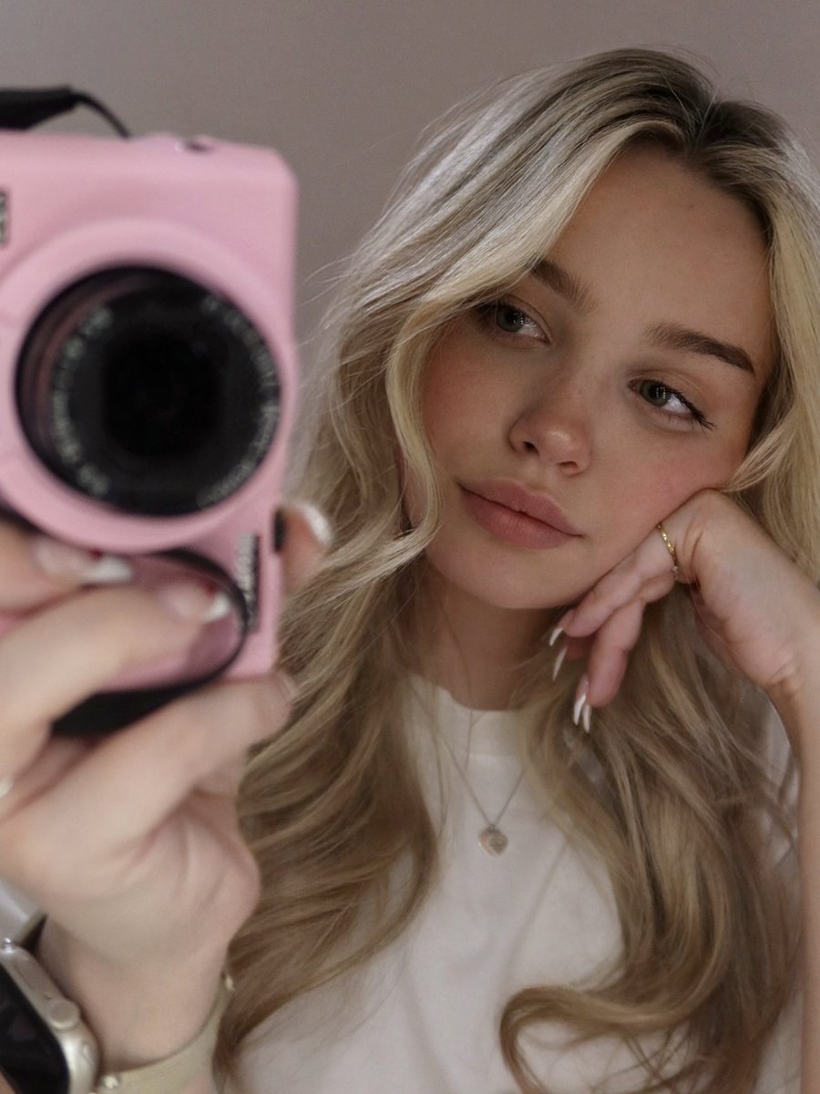 chloe 🐾🪽 tweet media