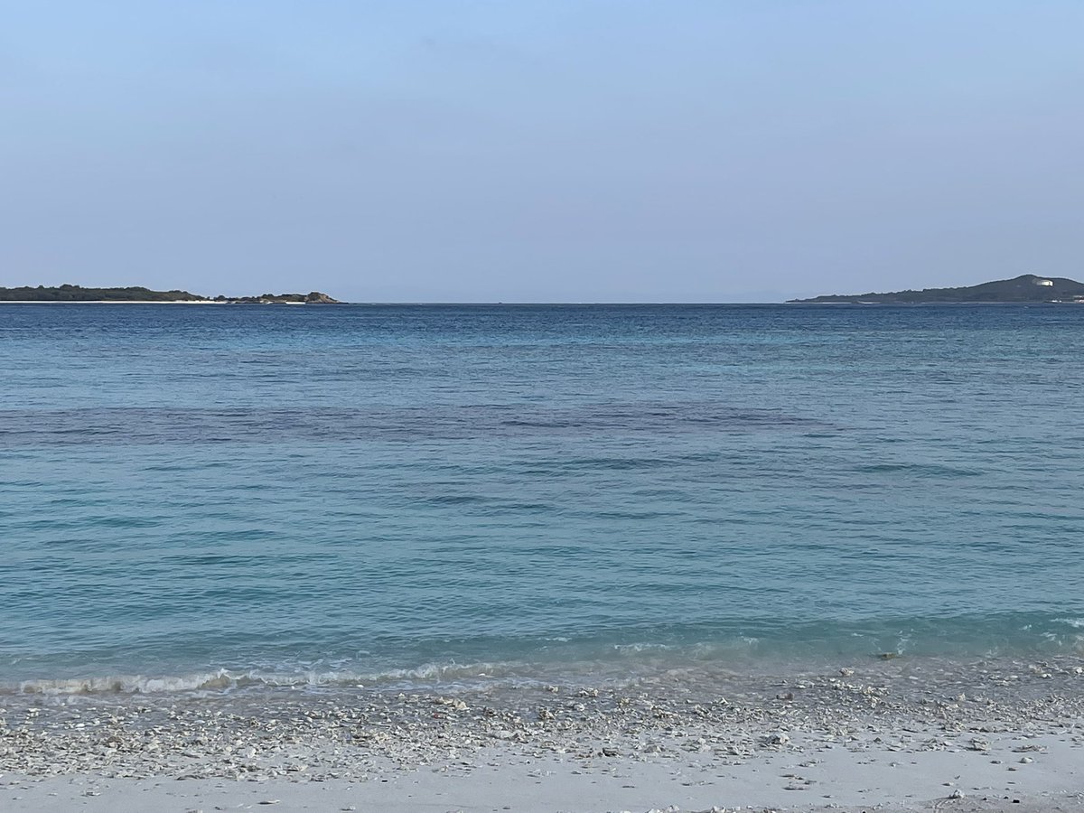 伊平屋島のお酒を夕陽見ながら飲む。
最高でした。
さぁもう那覇に戻ってきてます。
今日は何しよう？