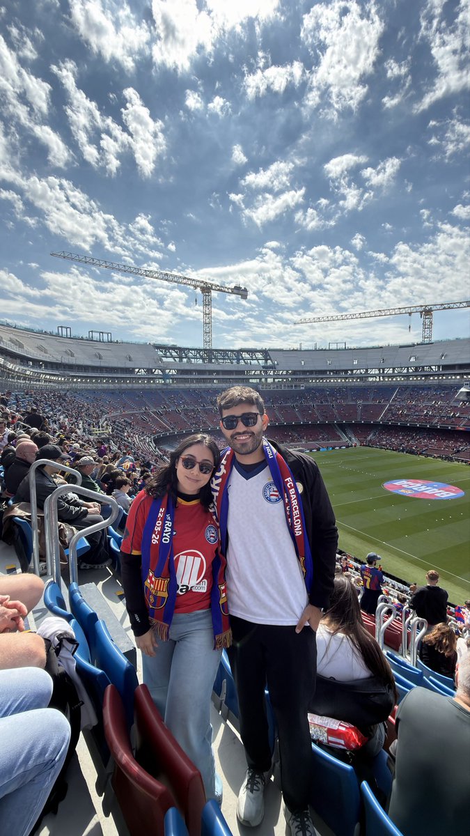 anaralph02's tweet photo. O @ecbahia sendo o mundo até no camp nou! https://t.co/x1vyCwrw7I