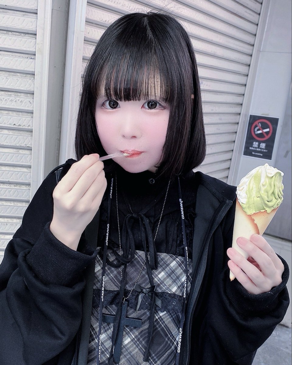 Oninnin64's tweet photo. おはよう！🌞･.｡*･.｡*

アイス液体だからいくら食べても太らない。

今週もどうにか耐える꒰ᐡඉ  ඉ꒱頑張る。
無理し過ぎずに頑張ろうね🔥 https://t.co/lDTkDYSSgx