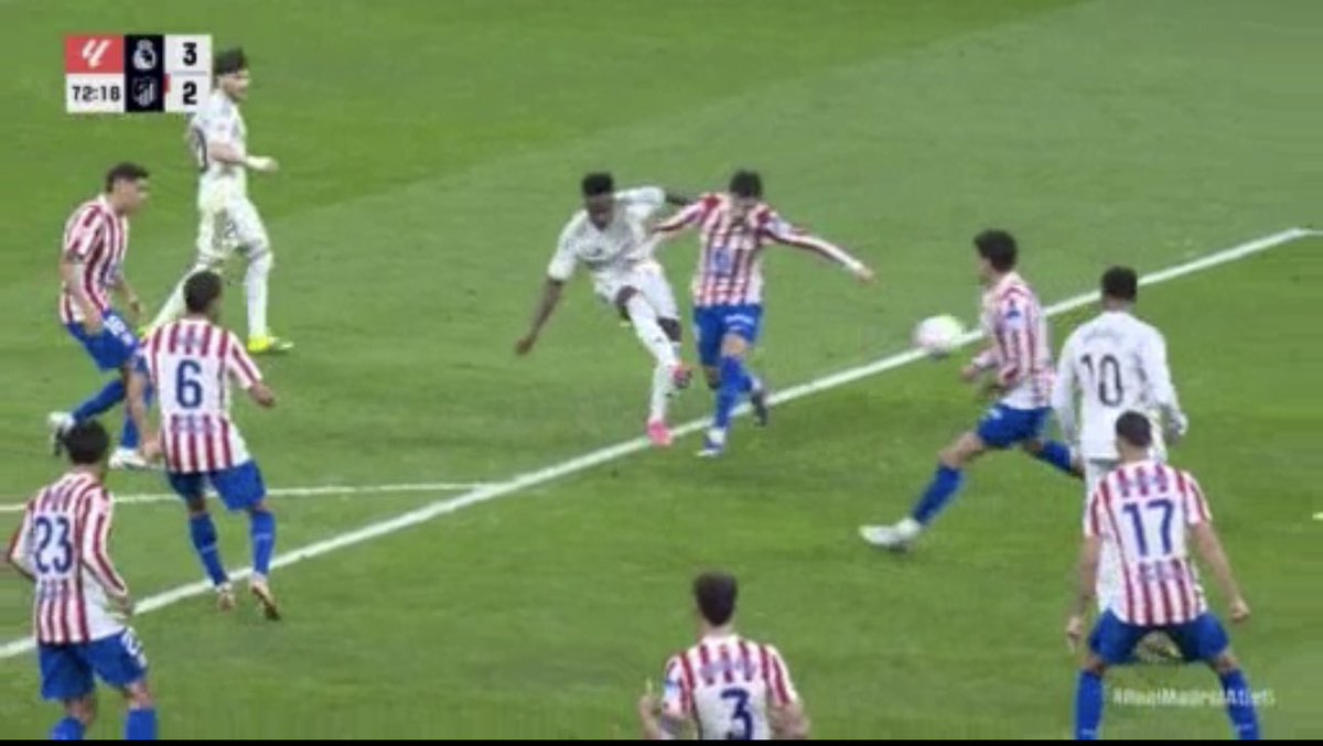 JuniahWalker's tweet photo. GOAL!!!⚽️⚽️

Vinicius Junior 72' (Trent Alexander-Arnold)

Real Madrid [3]-2 Atletico Madrid https://t.co/3Sv9w9IVHL