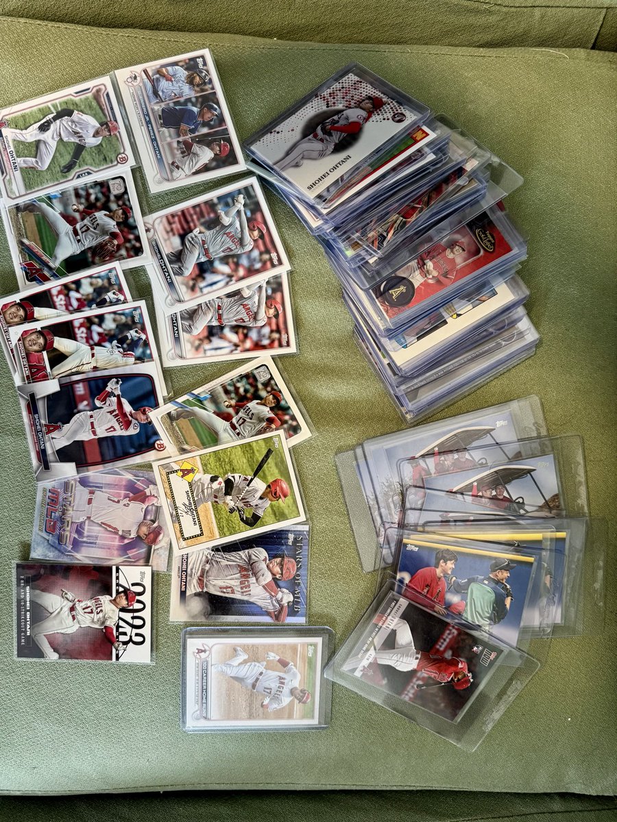 DLT Collecting tweet media