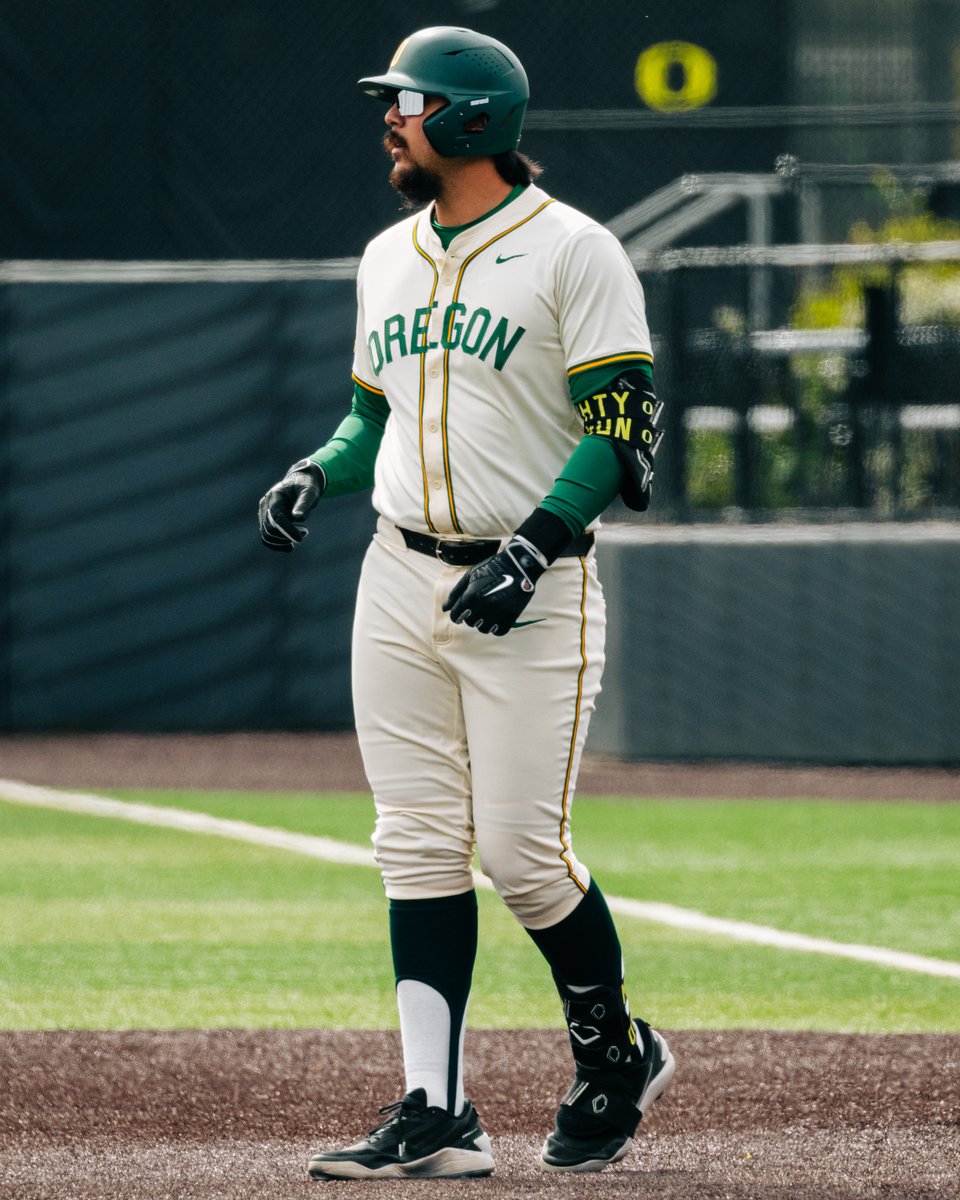 OregonBaseball's tweet photo. B6 | Hellman hits his seventh home run of the season. #GoDucks 

Northwestern 10
Oregon 4 https://t.co/V6bjSl5k3r