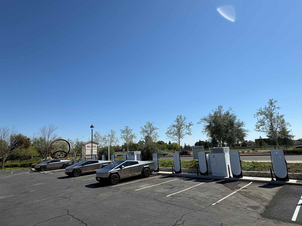 Tesla Charging tweet media