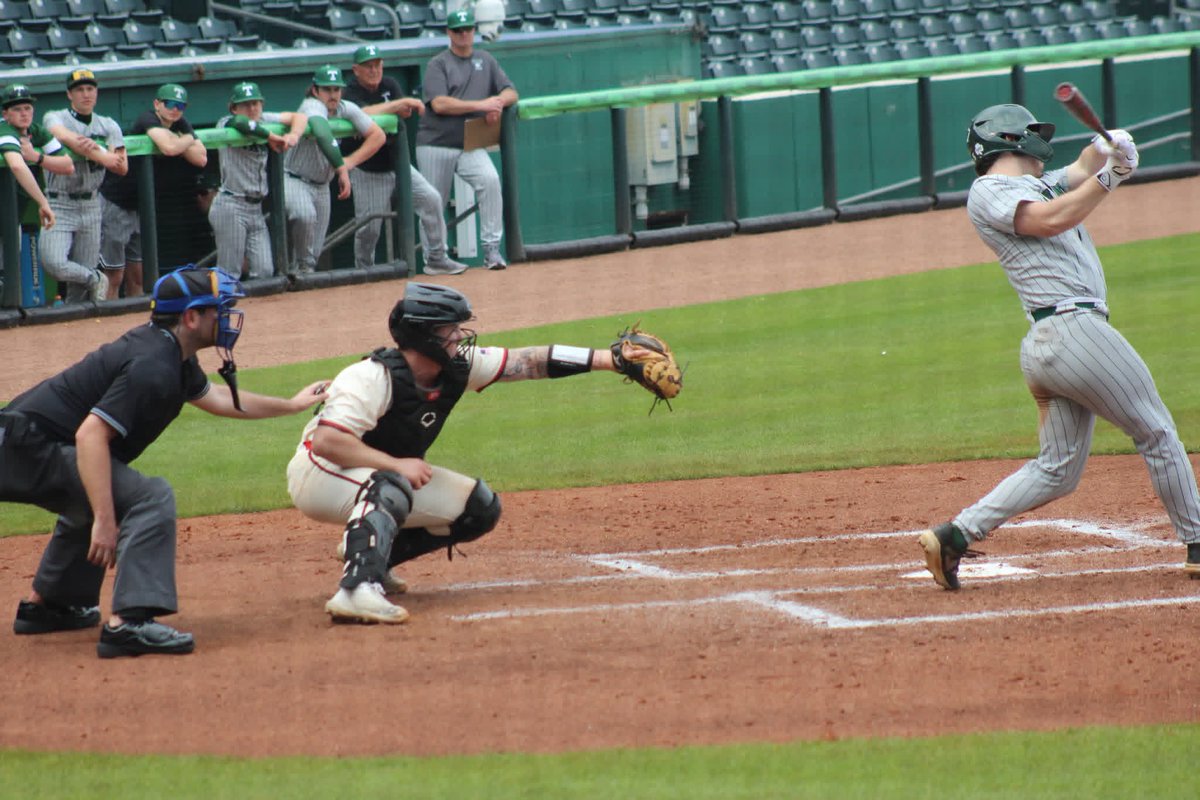 bonescl28's tweet photo. Great Experience , playing on The Bowling Green Hot Rods Minor league field. 🙌
Hail Blackcats 🐈⬛️
#playthemall https://t.co/zoaVgMoDvz