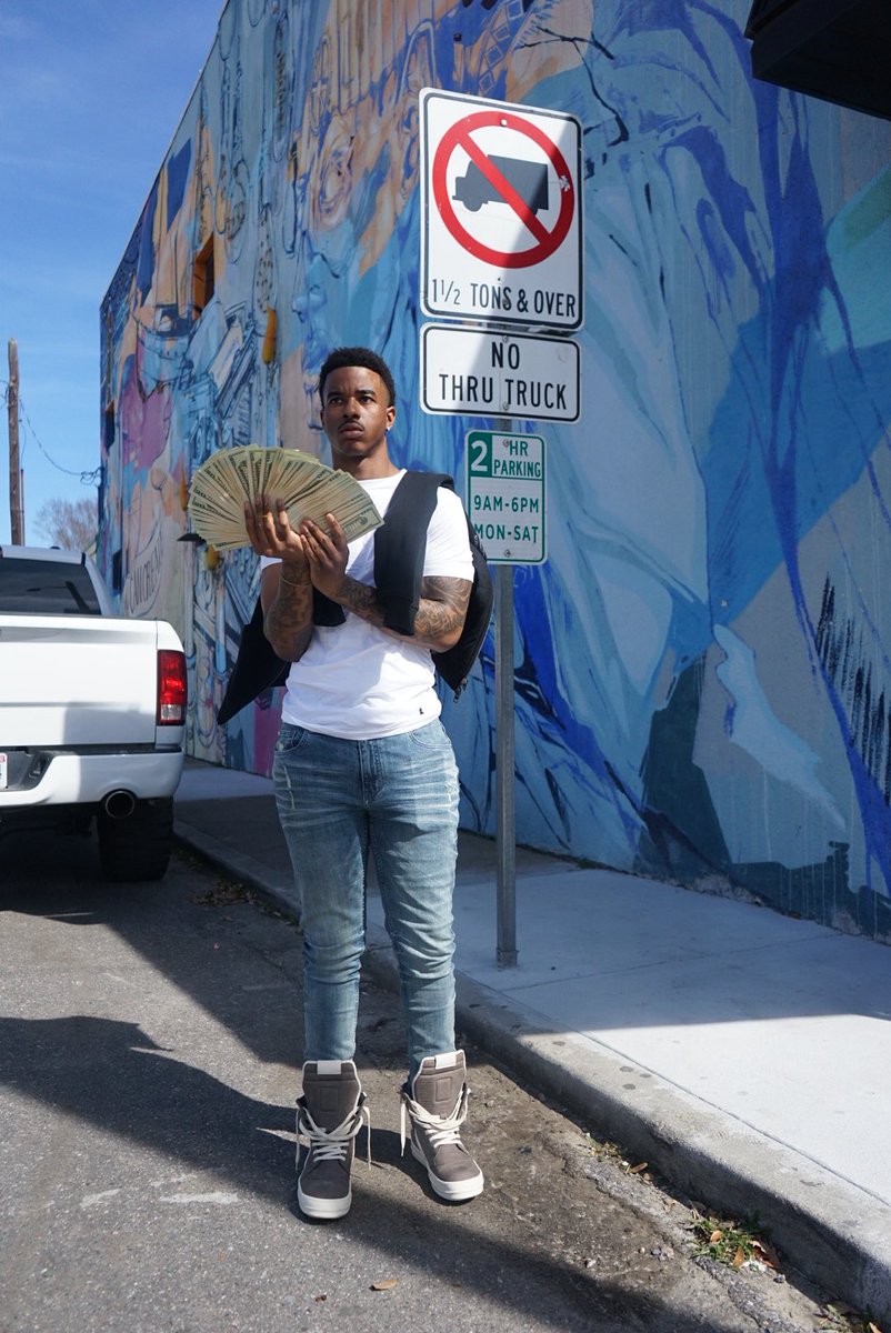 ypffatz9's tweet photo. Came a long way from sitting onna block I got on rick owens https://t.co/l3ENGav257