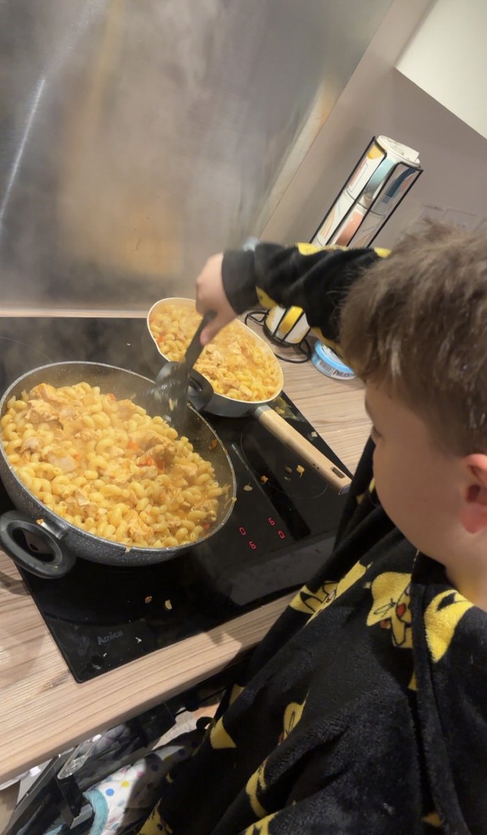 Han_rose95's tweet photo. @CCCRPrimary task 8 James made Cajun chicken pasta 😋 https://t.co/SwA8L8naaS