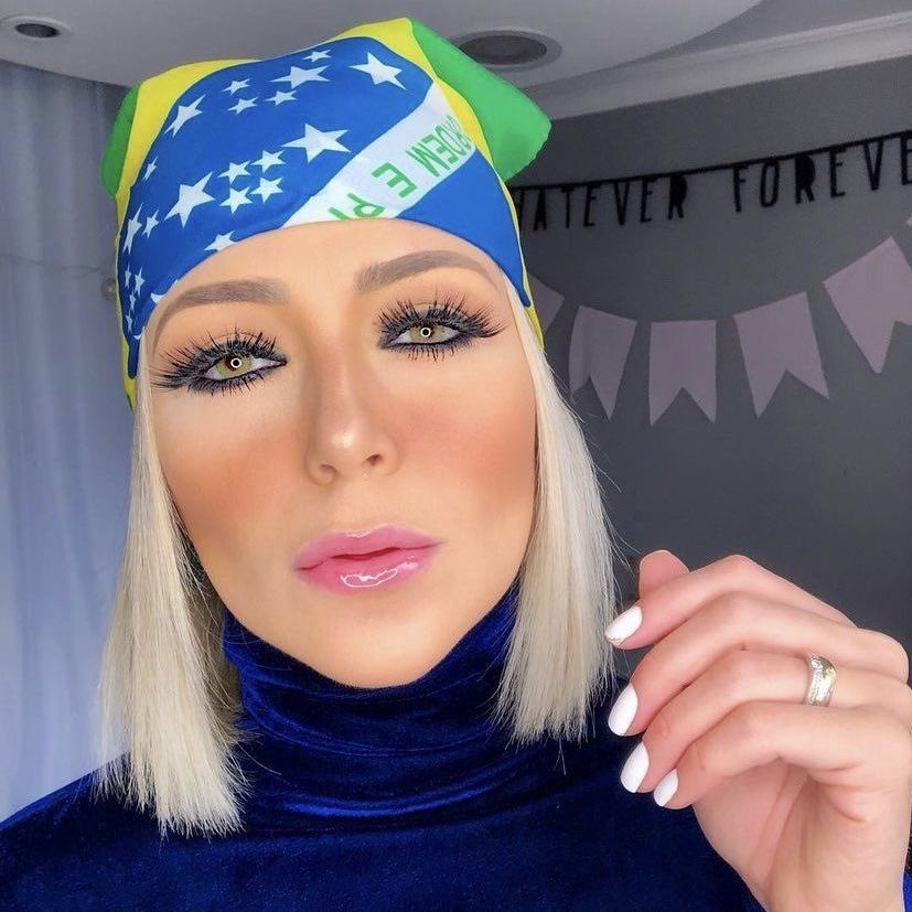 spinellyi's tweet photo. @camyllsantts @luqueszs @forumbunklr E de onde você tirou que ela nunca trabalhou? A fake News tá babado aqui no sítio… Fora o machismo, né? como se a mãe dela não tivesse existido e não tivesse ajudado suas filhas com suas economias no pós-morte. Babado como tudo gira em torno de homem quando se trata de dinheiro! https://t.co/LNaTnfNoyg