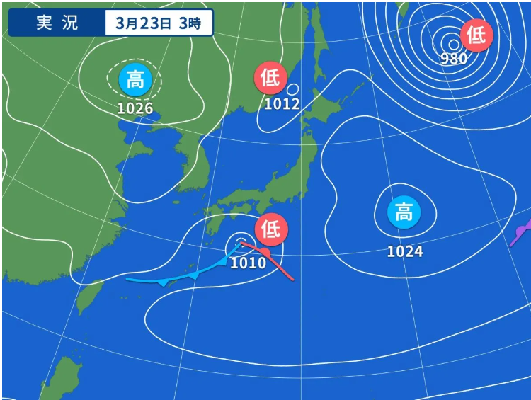 8mabus2's tweet photo. 膝に痛みを感じる時の天気図、これは同じと言って良いのではないか？ https://t.co/cbH8g3JyCz