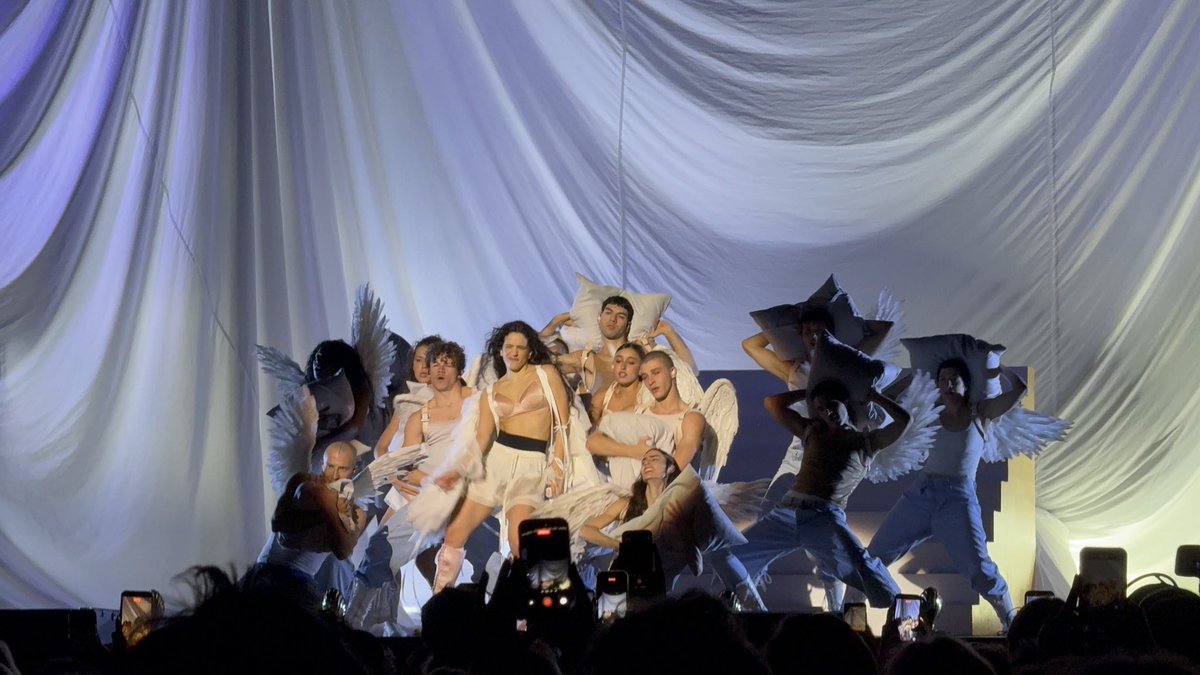 ✭ 𝕭’ﾒ𝟶 ☆▷ is seeing ariana ☼ ⋆｡ tweet media