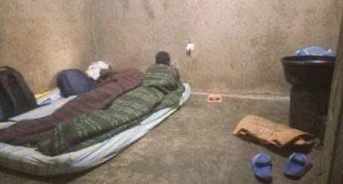 Make I just lie down quietly Dey mind my business. Only me, my mattress and one socket. Make I no inherit anyone’s beef.