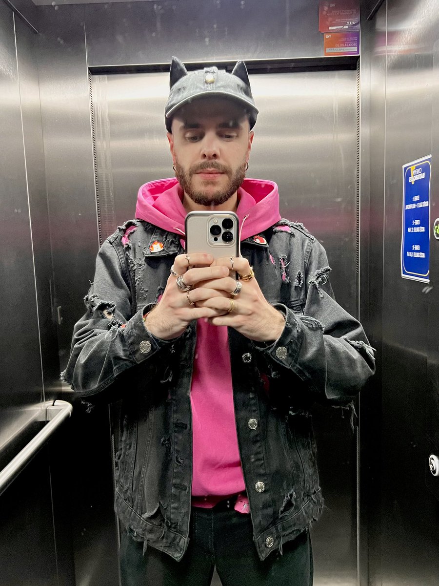 ^•_•^ Notahc 🍉 tweet media