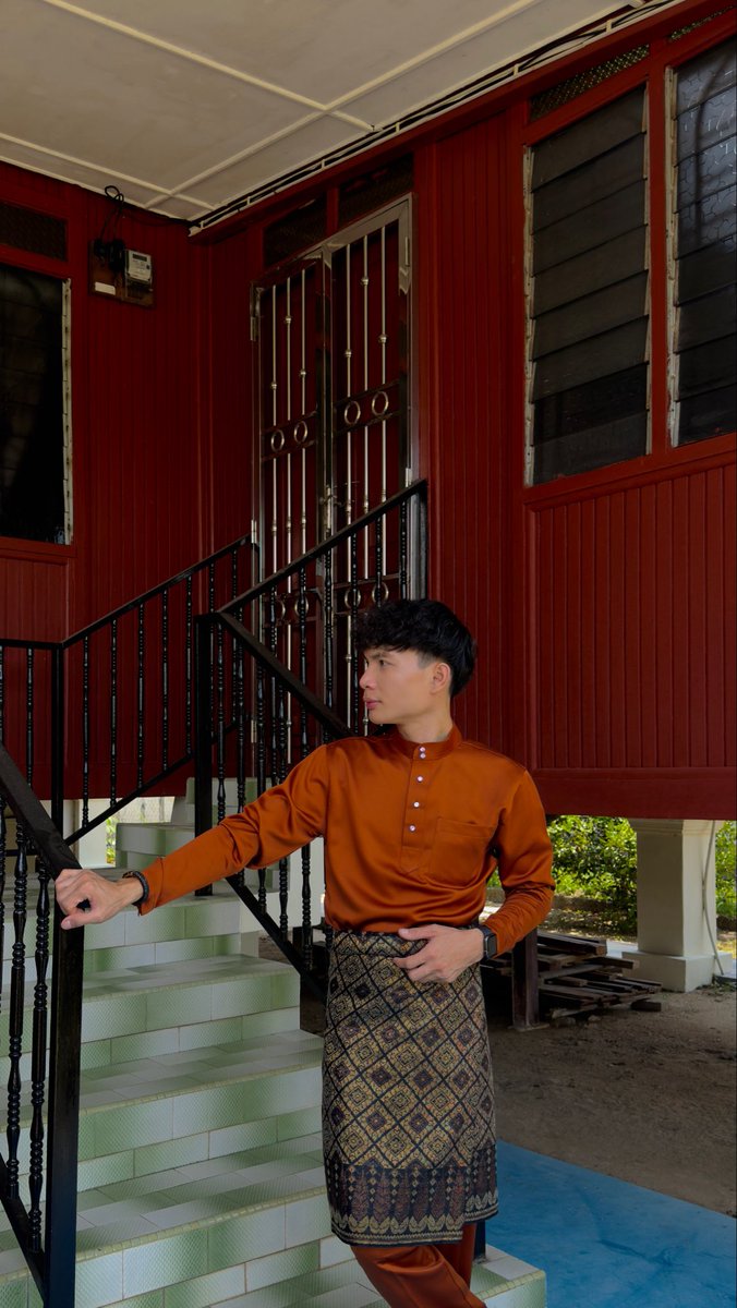 4pll3P_69's tweet photo. Selamat Hari Rayaaaaaa 
Nak duit raya kena salam cium tangan 😙 https://t.co/7awpCtHaMe