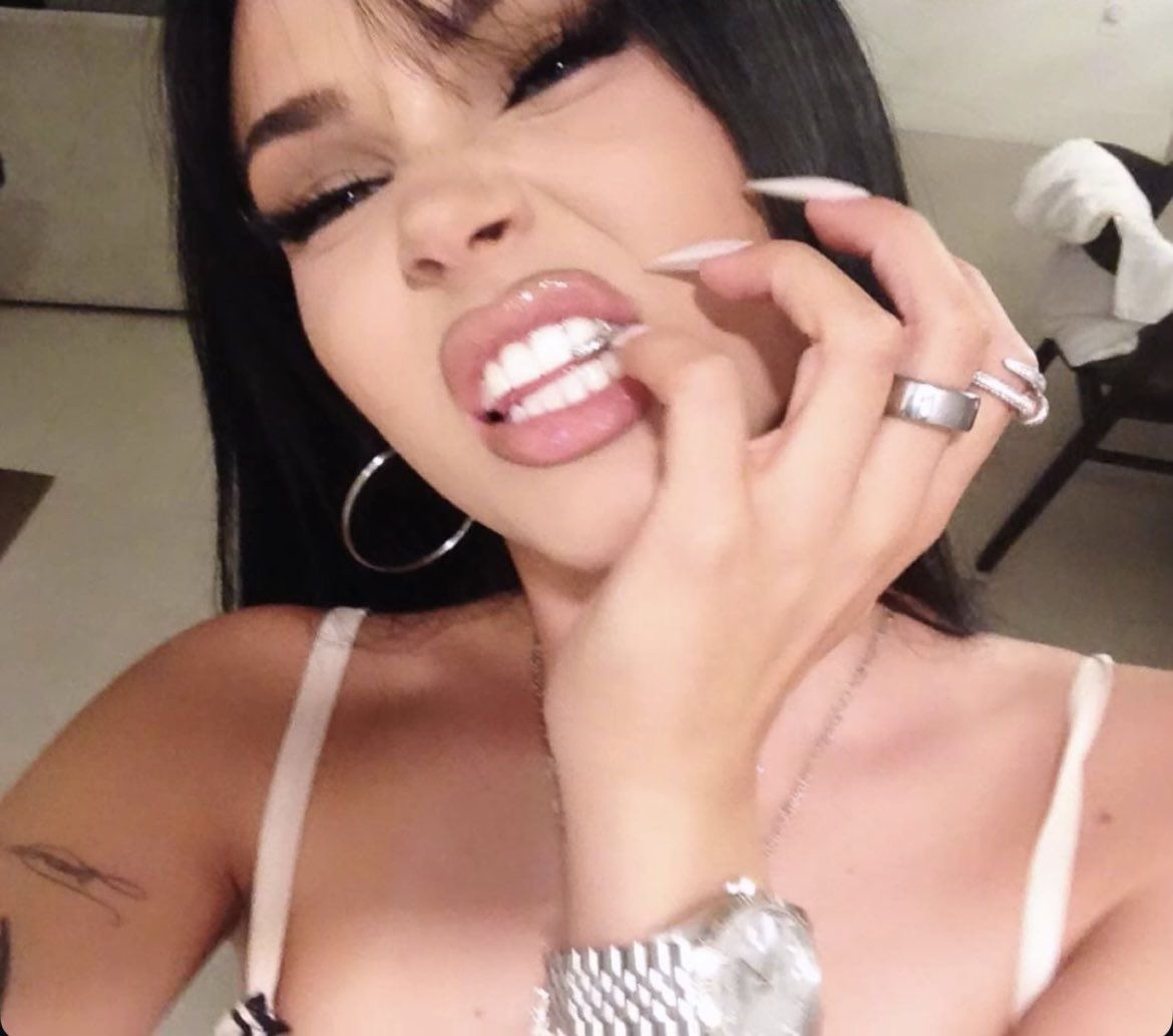 ★val♱ tweet media