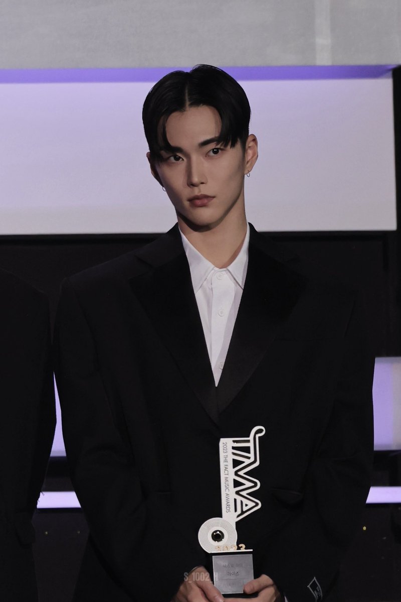 10abcdexx tweet media