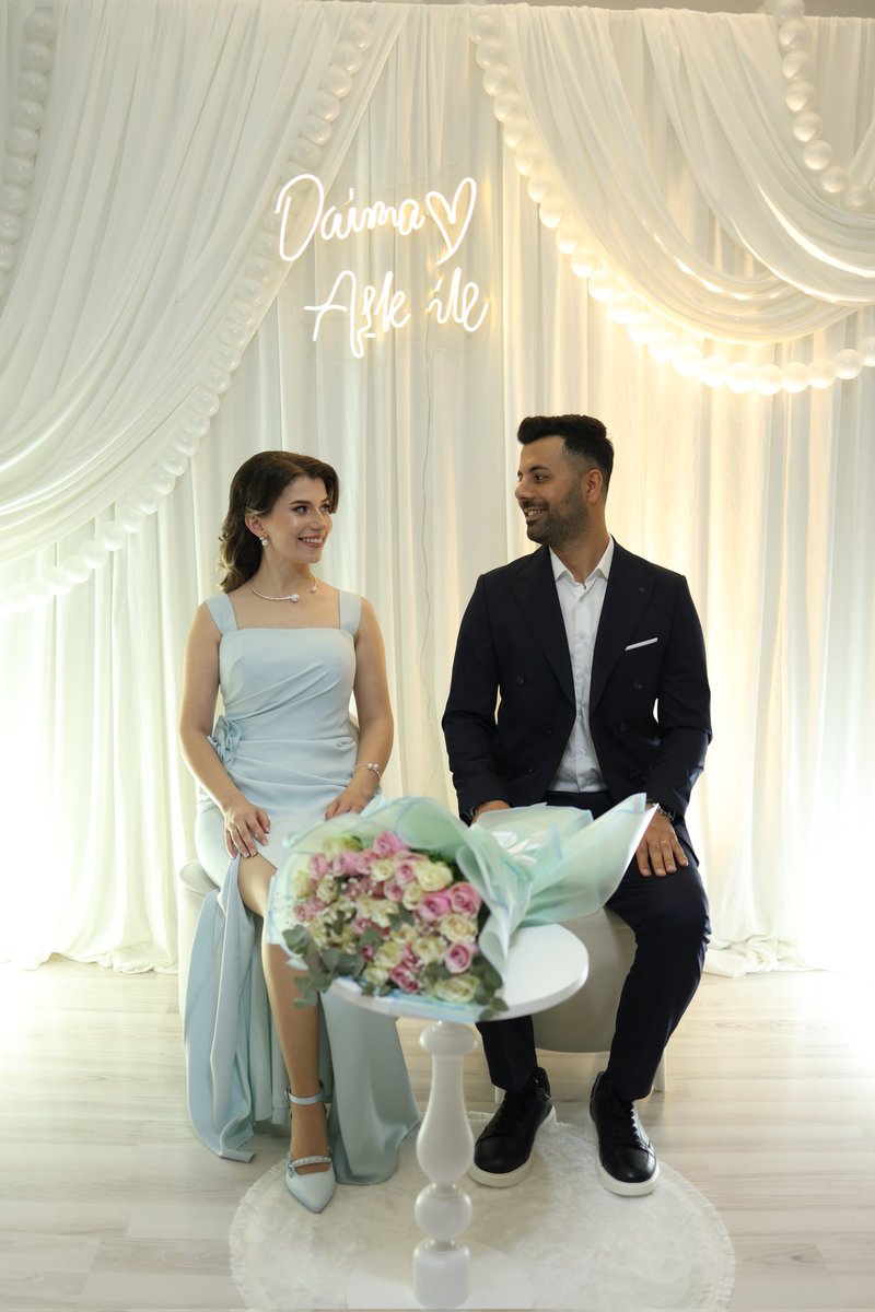 Güzeller bayram günü süslenir, seninse bayramları süslüyor yüzün 🩶