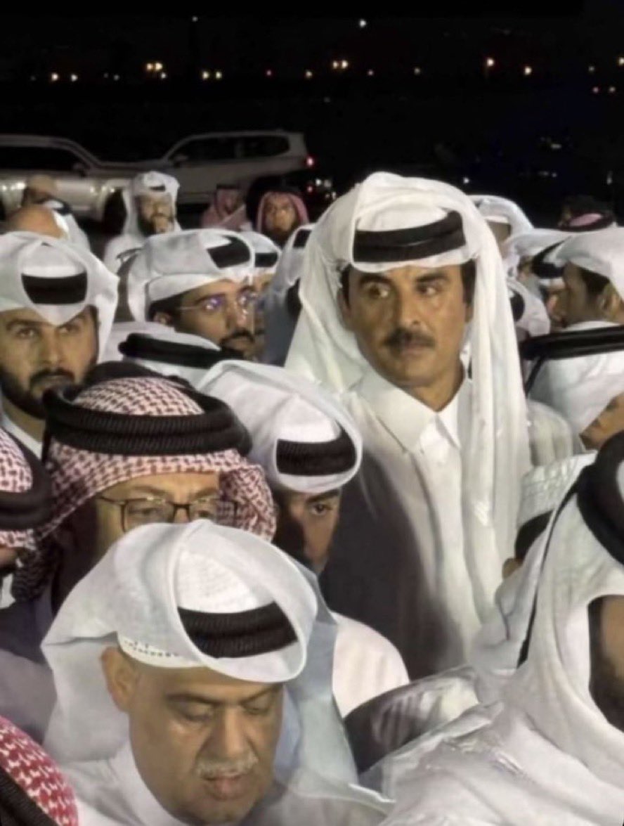 A_AlAthbah's tweet photo. صاحب السمو الشيخ تميم بن حمد آل ثاني أمير البلاد والقائد الأعلى للقوات المسلحة يشيع ويصلي على منتسبي القوات المسلحة الذين نسأل الله أن يتقبلهم في الشهداء.

نعزي سمو الأمير وأسر قواتنا الباسلة وكل أهل قطر ومقيميها وكذلك أشقاءنا الأتراك الذين ارتقوا مع إخوتهم القطريين فجر اليوم https://t.co/aaQCSfwyGM