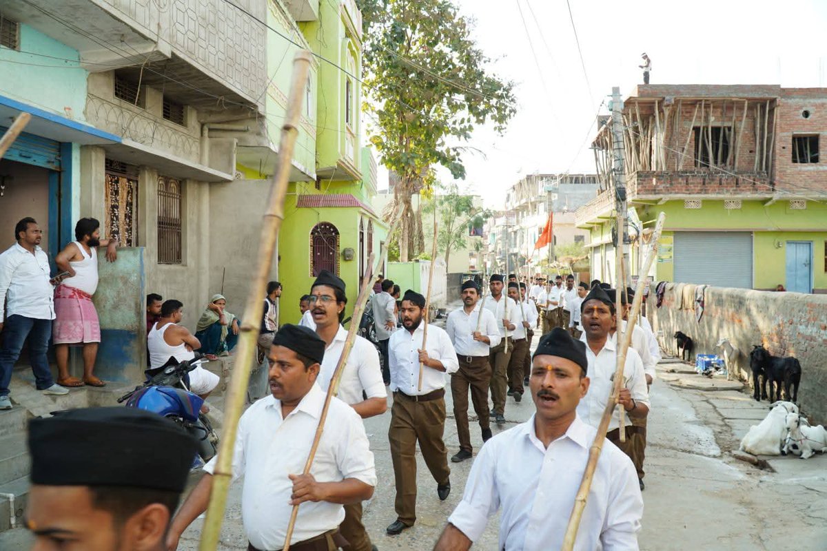 राष्ट्रीय स्वयंसेवक संघ,भभुआ द्वारा आयोजित वर्ष प्रतिपदा के अवसर पर पथ संचलन में।
#RSS100