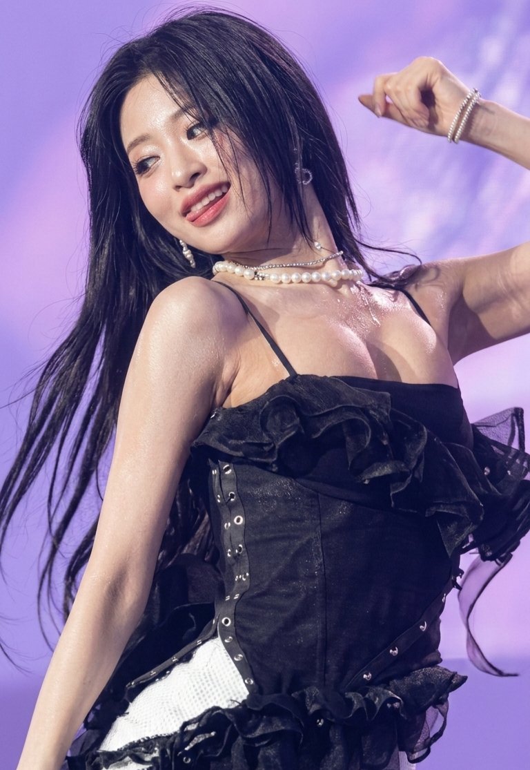 ahyeon pics tweet media