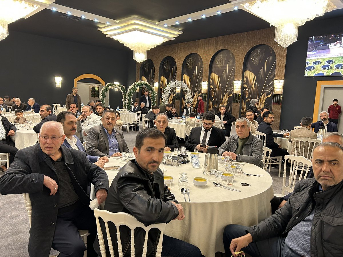 farukbayuknet's tweet photo. Geçmiş dönemlerde Ak partimizin il gençlik kolları Başkanı Sedat Ertürk’ün kirveliğini yaptığı önceki dönem il gençlik kolları yönetim kurulu Üyemiz Ahmet Şaban kardeşimiz ile Fatma Demir kızımızın düğün törenine katıldık. Genç çiftimize bir ömür boyu mutluluklar dileriz. https://t.co/EkZceAEMil