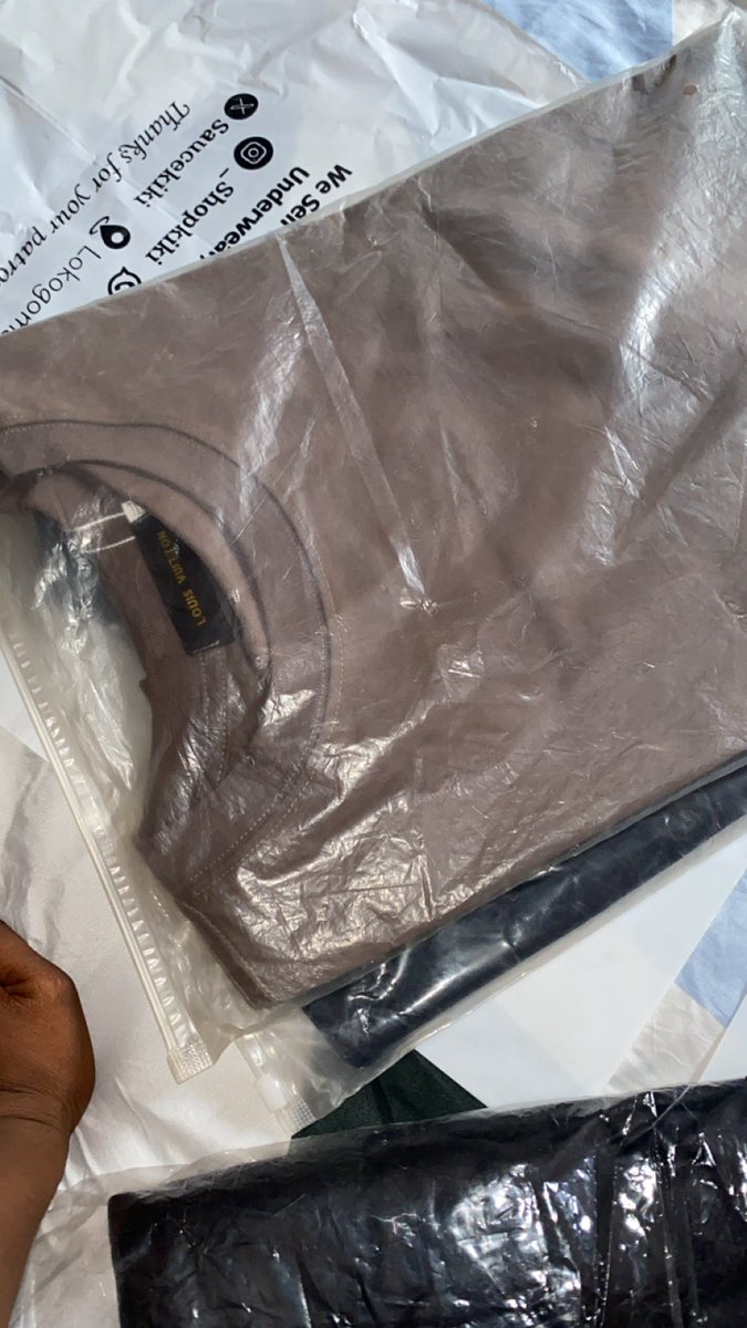 kiki ,The Clothing Vendor tweet media