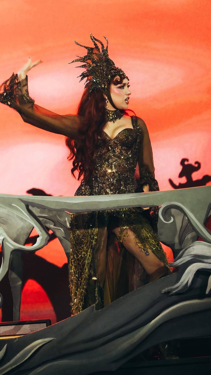 I am no one tweet media