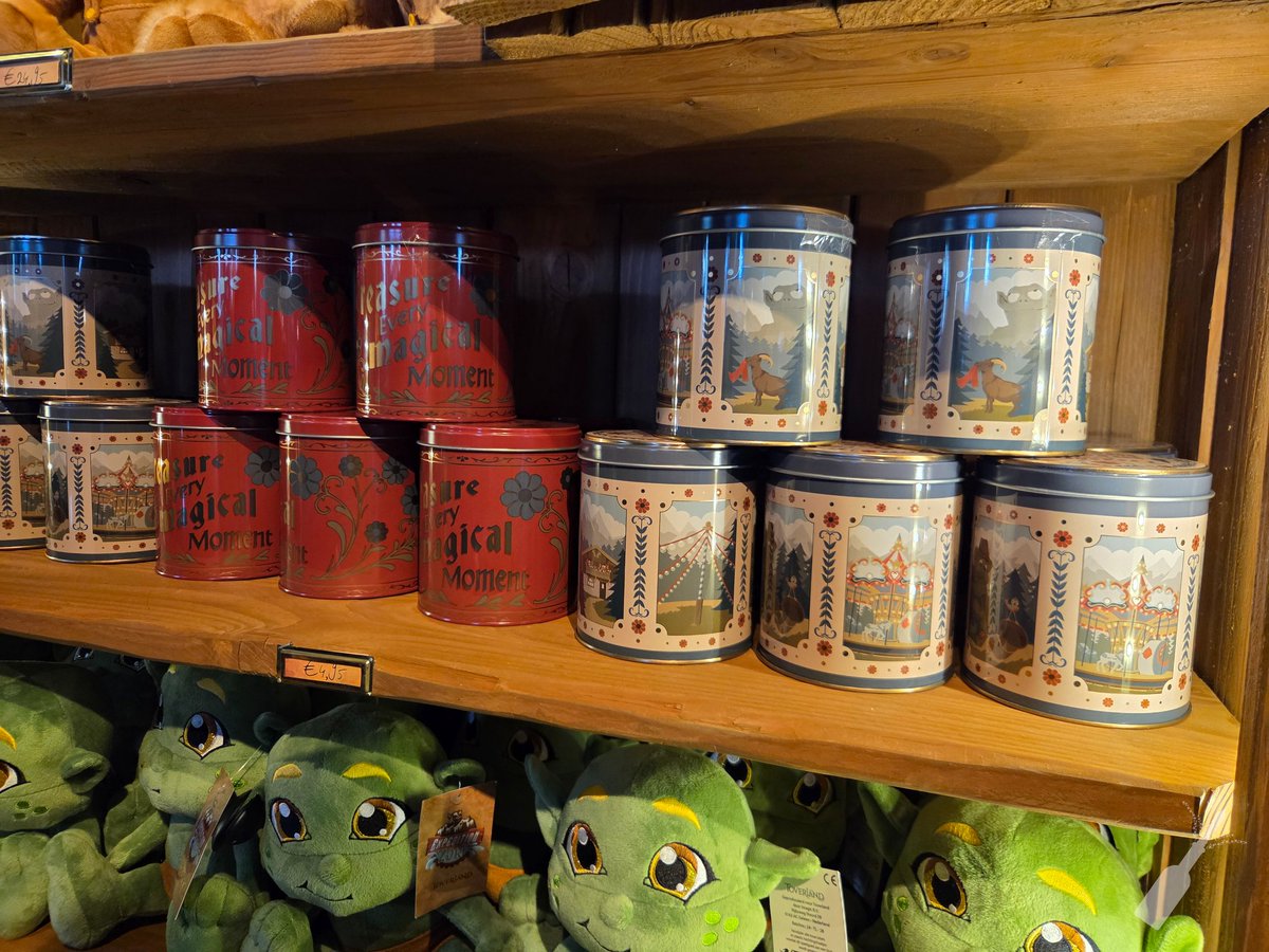 TVLUnbottled's tweet photo. 🛍 Nieuwe koekblikken bij Maximus' Blitz Punkt! (Leeg: €4,95 / Gevuld: €9,95) #Toverland https://t.co/9xg16Qprrb