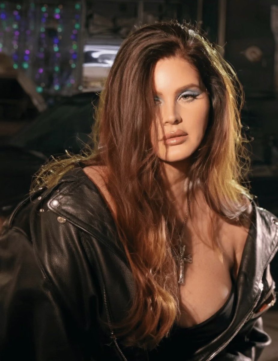 Lana Charts tweet media