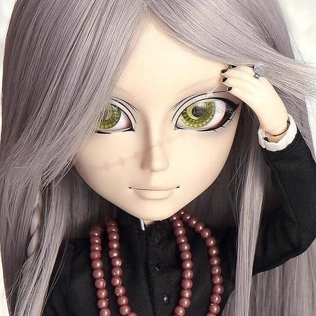amazed at how pretty they look even in doll form..... two gorgeous divas