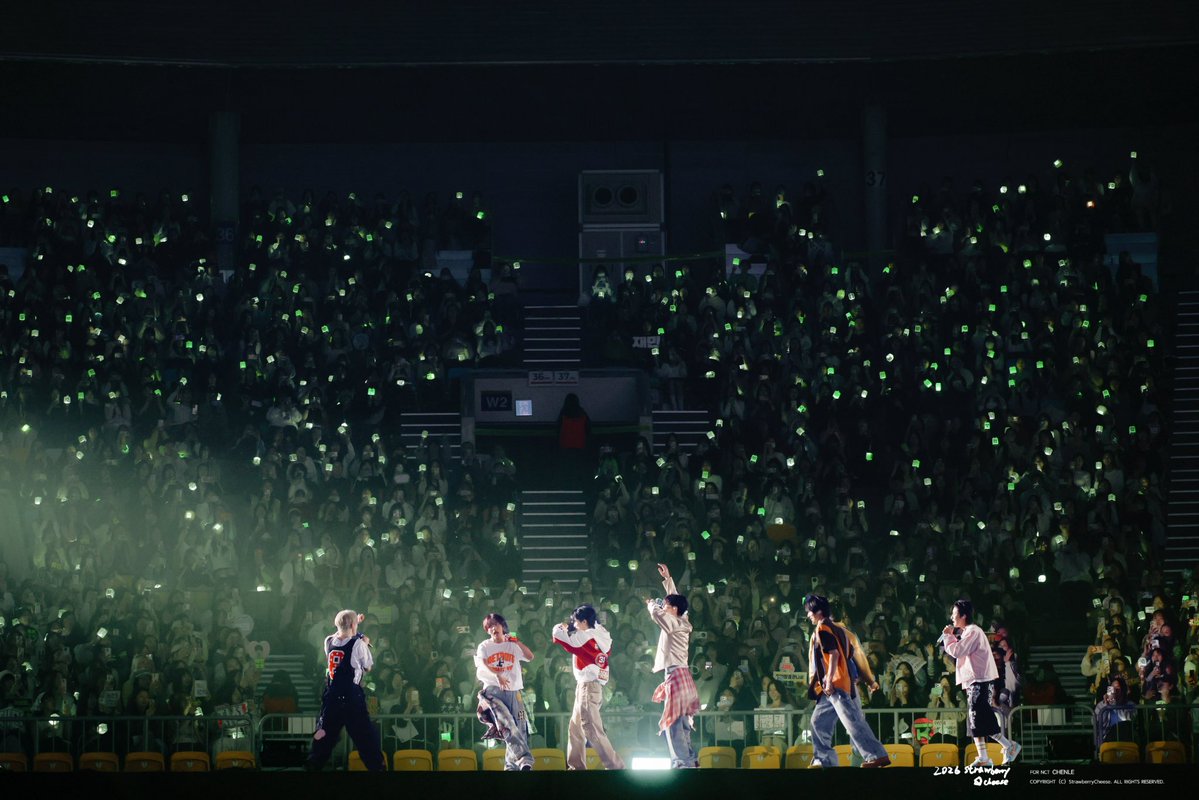 𝐒𝐭𝐫𝐚𝐰𝐛𝐞𝐫𝐫𝐲𝐂𝐡𝐞𝐞𝐬𝐞. tweet media