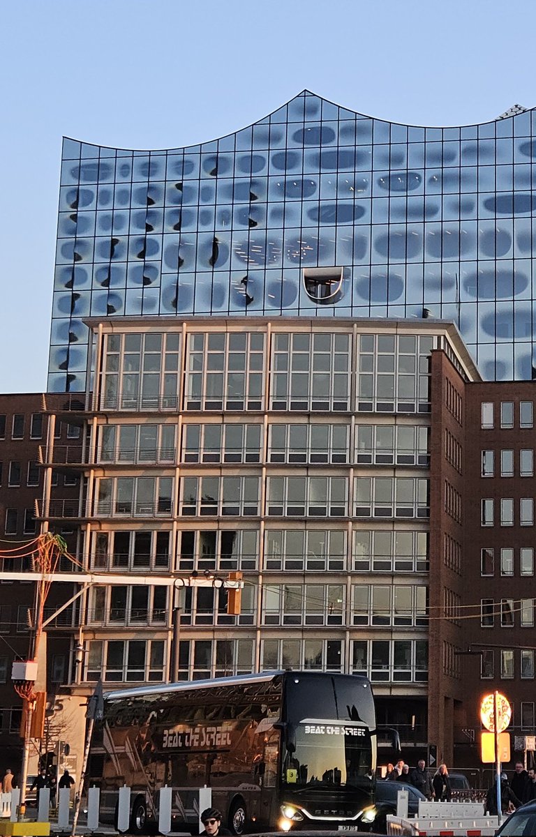 tan ❯❯❯❯❯ tweet media