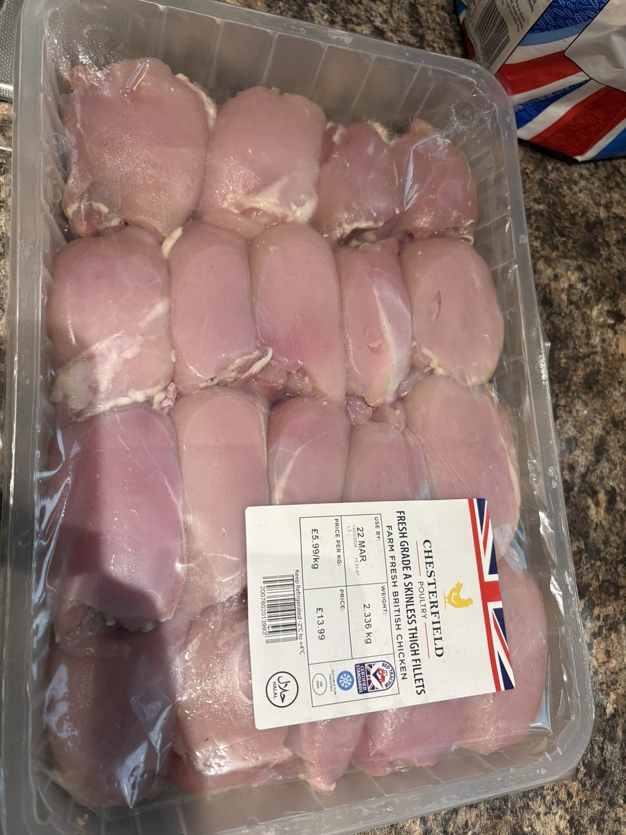 lambtikka1965's tweet photo. @Costco purchased chicken on Friday for today (family dinner), opened up - off absolutely stinks !!! https://t.co/rF3xcJLGbl