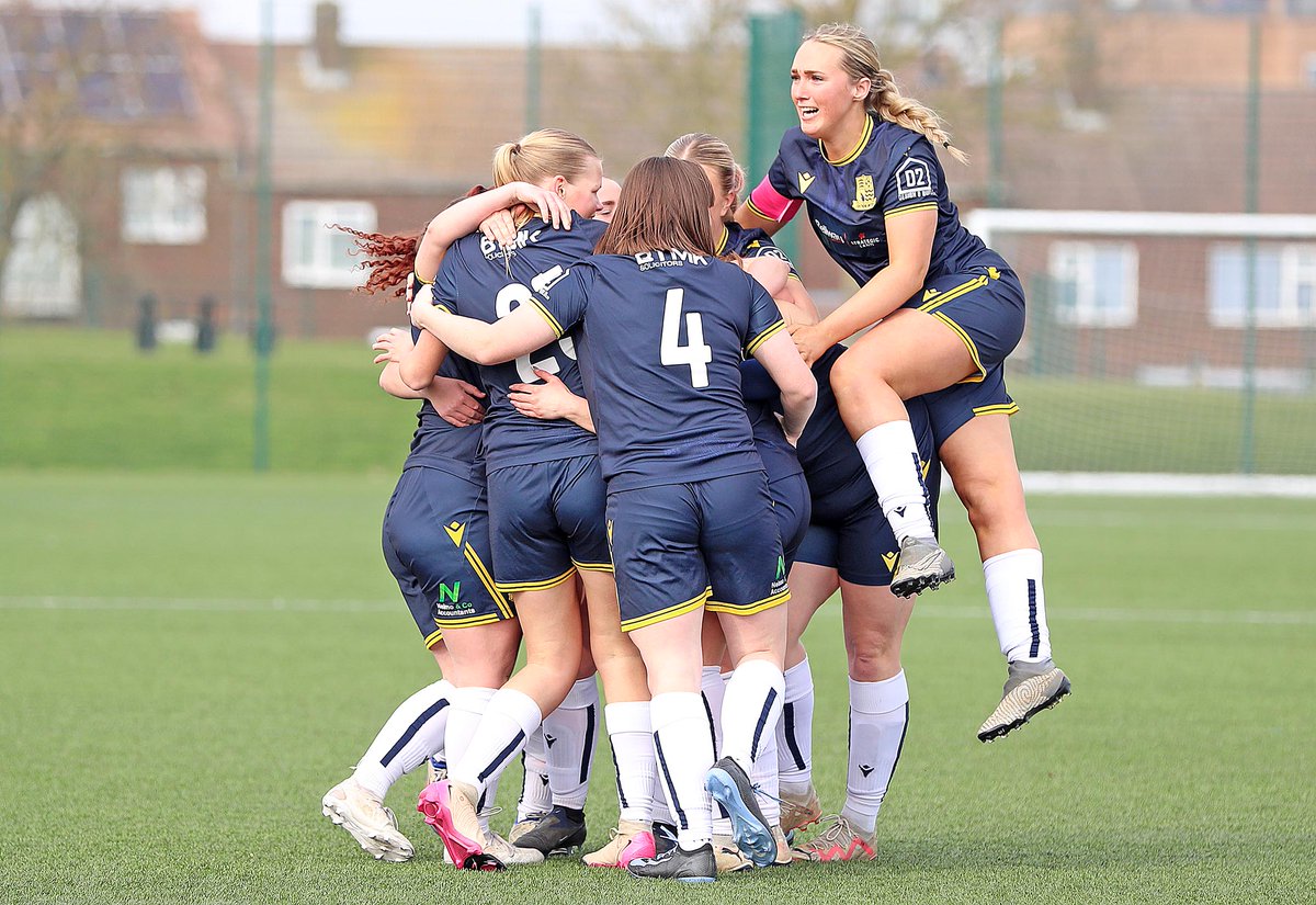 NickyHayesPhotos tweet media