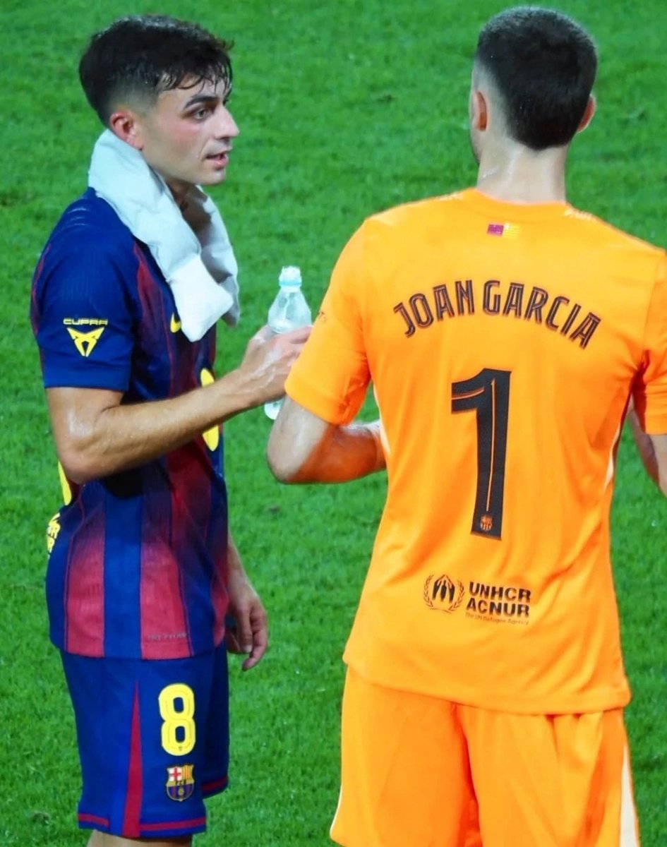بيدري: "خوان غارسيا لاعبٌ مذهل. يُجيد التصدي للكرات ببراعة، كما أنه لا غنى عنه عندما تكون الكرة بين قدميه."

"إلى جانب ذلك، فهو شخصٌ رائع، وأعتبره صديقًا عزيزًا جدًا."