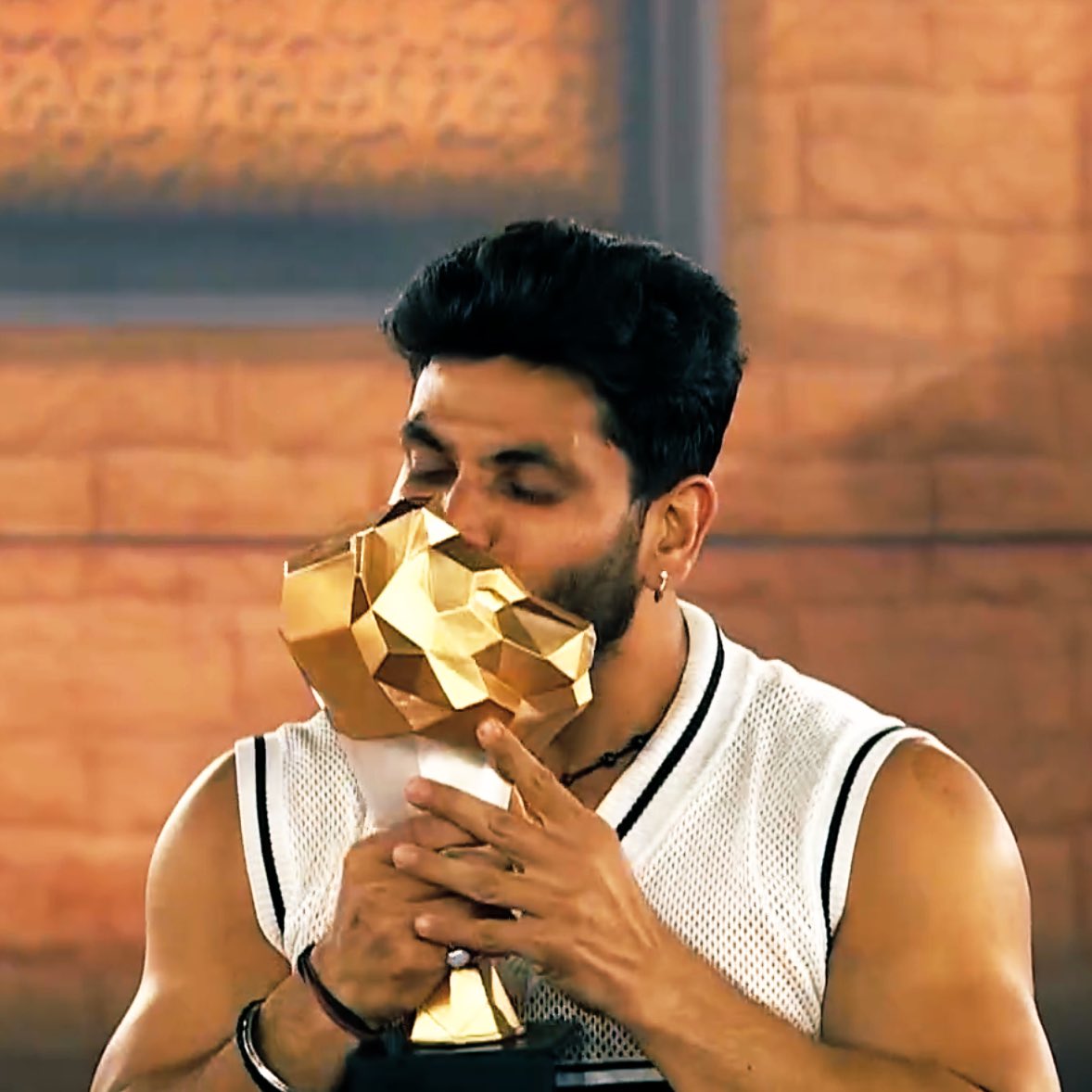 Dear Haters keep barking

Now History created 🤣 

Shiv Thakare is the First winner of The 50 Show ....

Congratulations to all the #ShivKiSena 
And Burnol for all the haters 

#ShivThakare ❤️👏🏻