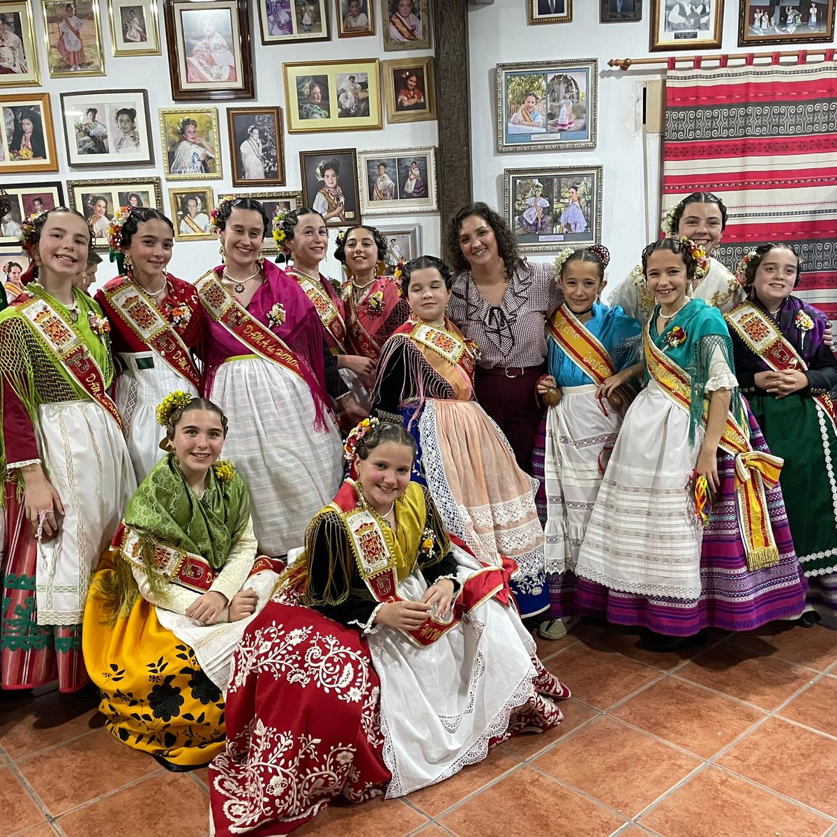 eltablacho's tweet photo. Nuestra dama, Sofía, asistió ayer al cambio de bandas de la Peña Huertana El Cuartillo; ¡donde pasaron una noche preciosa! https://t.co/EVYK2Gdbbj