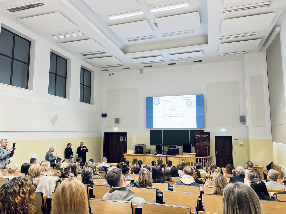 Bogdan Macuga tweet media