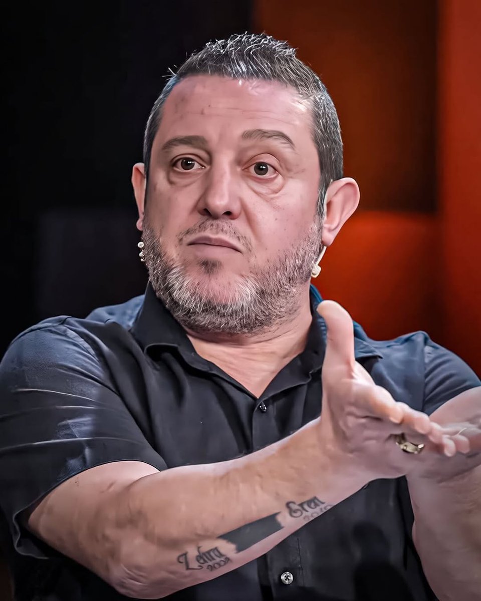 Liverpool karşısında Galatasaraya destek oldu diye adamı linçlemişler. 

İngilizleri değil de Türk takımını destekleyen Nihat Kahveci adamdır.

Bize de destek olmak düşer.
<a href="/NihatKahveci8/">Nihat Kahveci 🇹🇷</a>