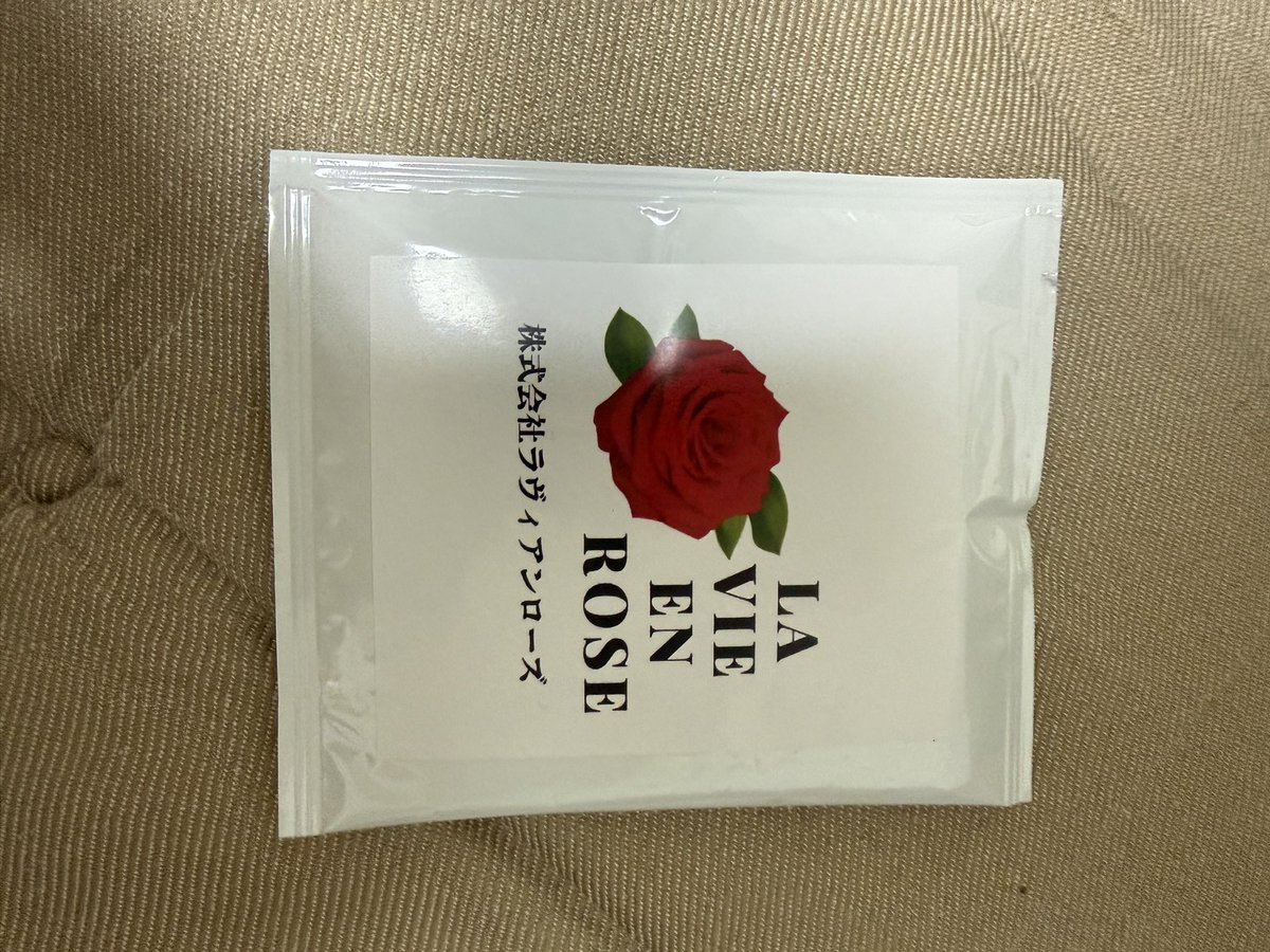 本日Liveでした！
対バンもいいLiveしてて楽しかったです。
個人的な出来に思うところがあるので、次回頑張ろうかな。
ぶっつけ本番でやったHOWはちゃんと歌えてたのかね？
次は5月に2本！
頑張ろう！

#sixx
#スラットバンクス
#tgesj k/
