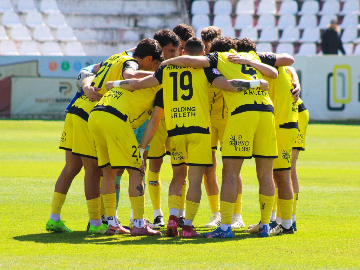 CDANavalcarnero's tweet photo. 🍍🤜🏼🤛🏼🔜 https://t.co/5Z8WCpyB8I