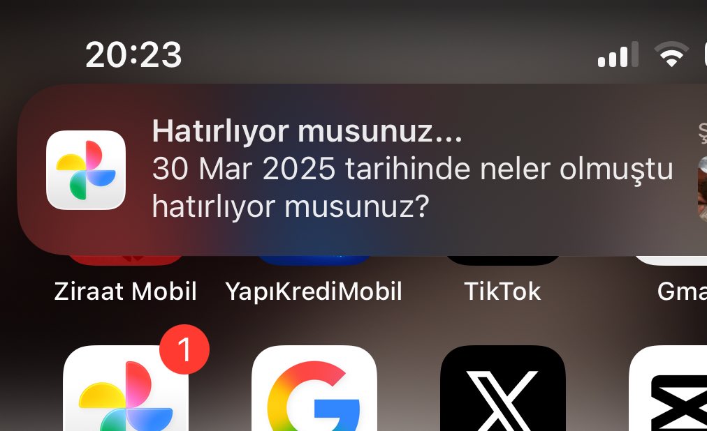 Semanurrr17's tweet photo. Niye bana bunu yapıyorsun (google fotoğraflar ) https://t.co/5dKULGGpV2