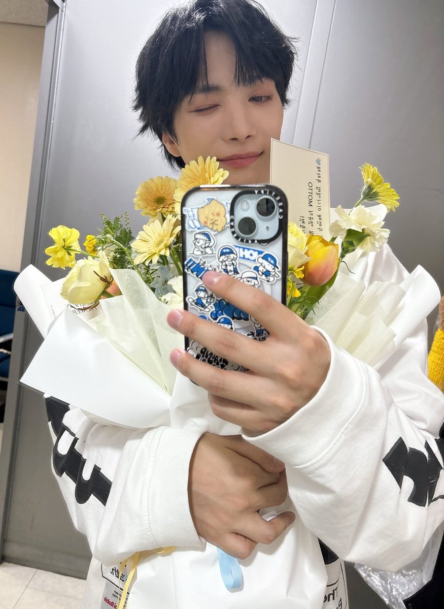 __jonghyeon is baby ✨ &U tweet media