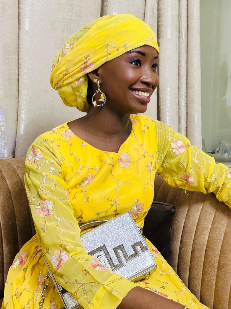 ahmadou_doudou's tweet photo. Her. https://t.co/NOrW7q6q1C