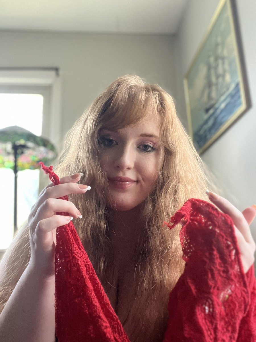 Remembering when I broke my lingerie with my fat ass, it was a teddy but when I put it on for pics it snapped when it slid in between my cheeks lol