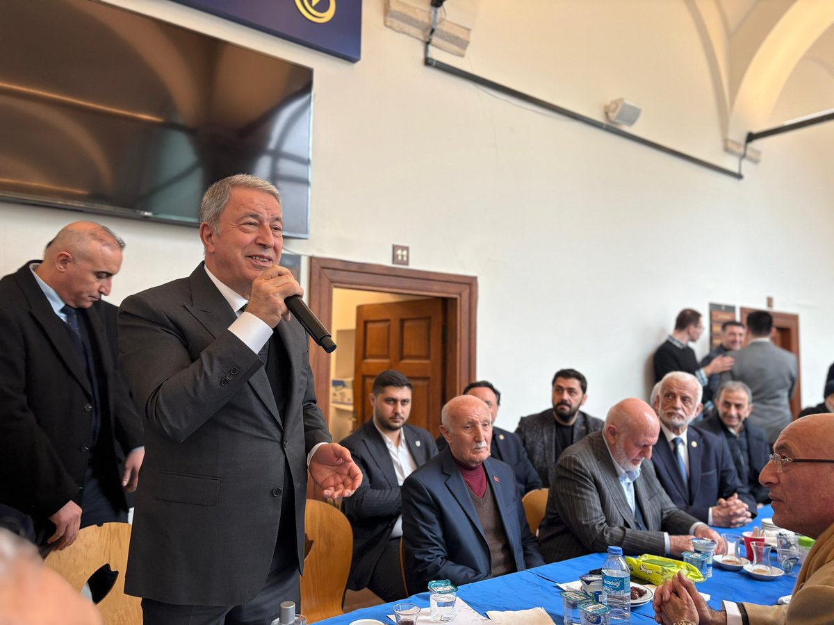 tahsin_basari's tweet photo. Gazi Meclisimizin Kahraman Başkanı Sayın İsmail Kahraman ve önceki dönem Milli Savunma Bakanımız Sayın Hulusi Akar’ın teşrifleriyle Birlik Vakfı Genel Merkezi’nde gerçekleştirilen bayramlaşma programında Eskimez MTTB’li Büyüklerimizle bir araya geldik.

110 yıllık şanlı ocağımızın her bir emektarına selam ve hürmetle...

#MTTBmüslümancaduruştur